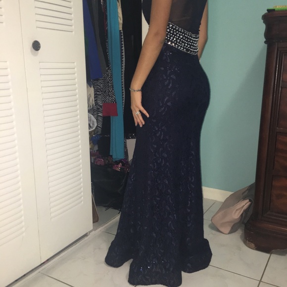 Beautiful dress - Picture 2 of 2